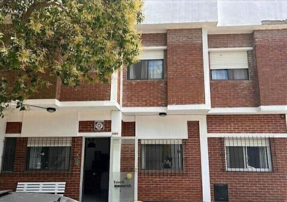 Hospedaje Residencial Arenas in San Clemente Del Tuyu, Argentina