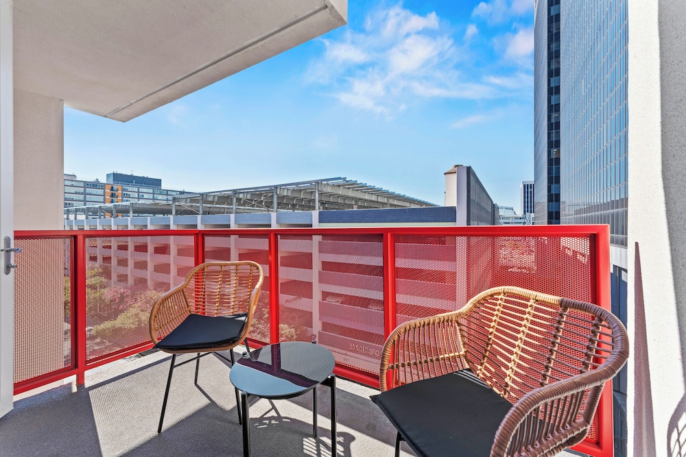 Stylish Downtown LA Gateway - photo 25