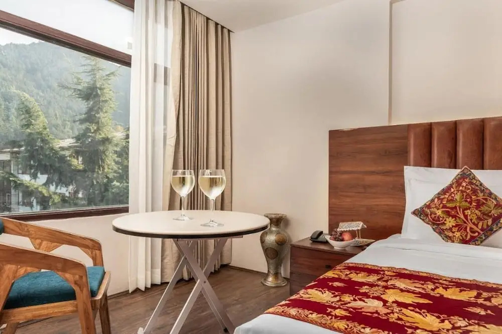 Hotel 11 Boulevard - carbon neutral hotel in Srinagar