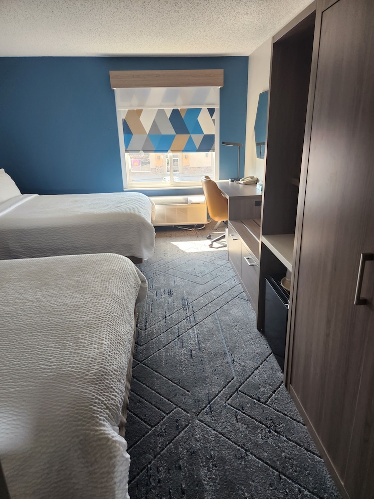 Holiday Inn Express & Suites Alliance by IHG - photo 16