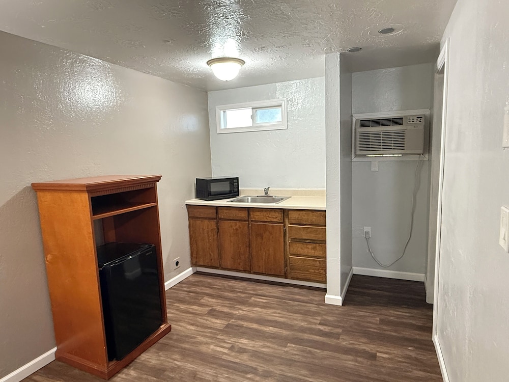 Budget Inn Bend by OYO - photo 31