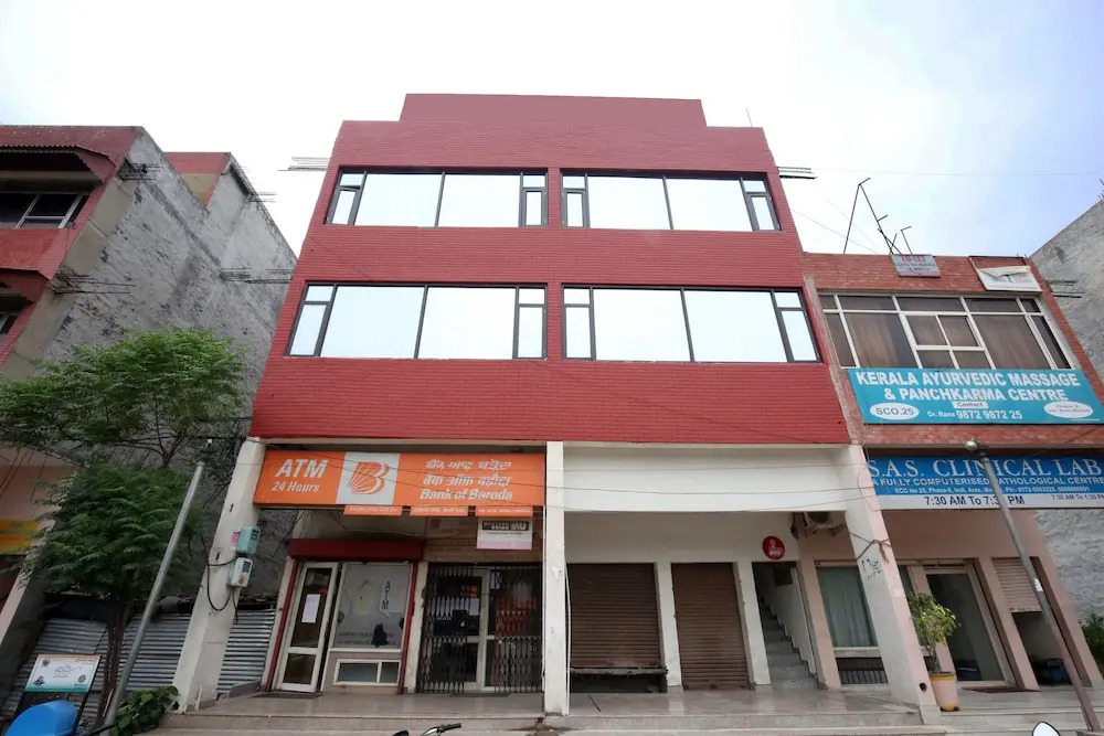 Oyo 4856 Hotel The Benz in Mohali, India