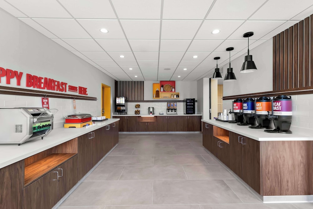Hampton Inn & Suites by Hilton Corona - photo 44