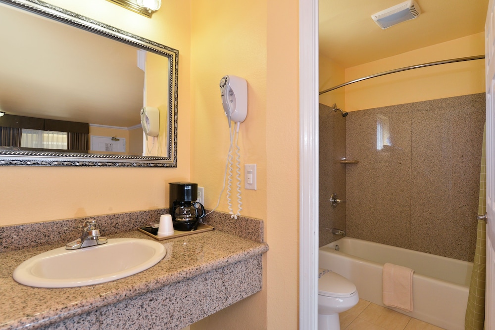Inn By The Sfo - photo 26