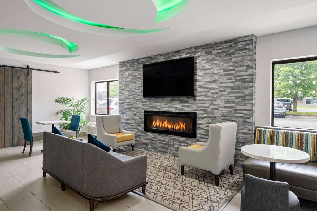 La Quinta Inn by Wyndham Indianapolis Airport Executive Dr - photo 2