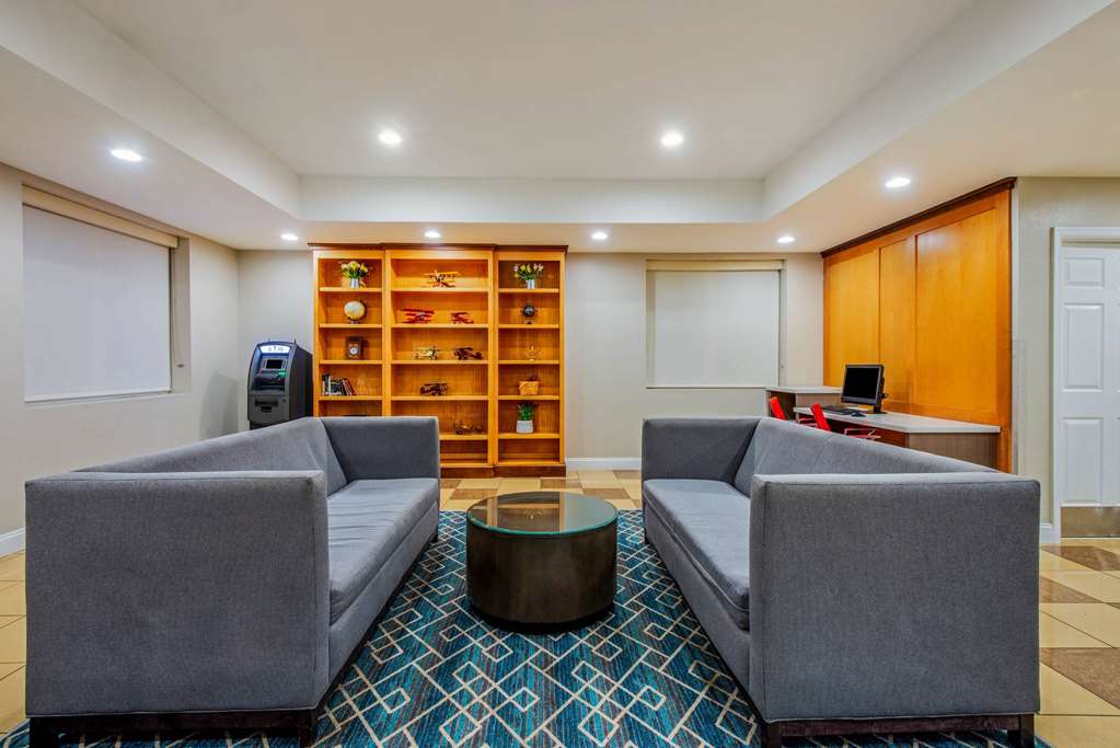 La Quinta Inn & Suites by Wyndham Lexington Park Patuxent - photo 4