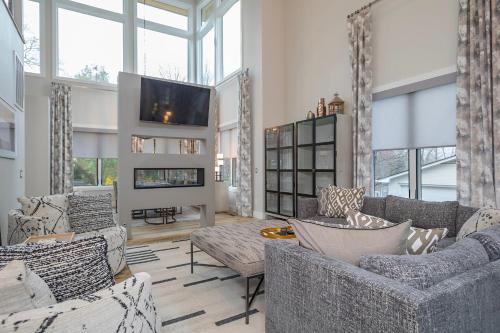 Skyview Oasis Modern Build 1 Mile from Downtown Black Mtn — Black Mountain — photo 3