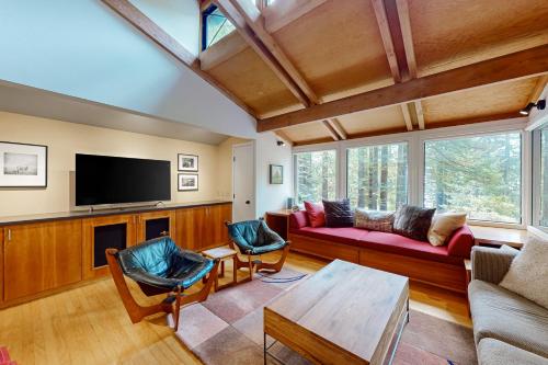 Windsong Redwood Retreat in Sea Ranch, United States