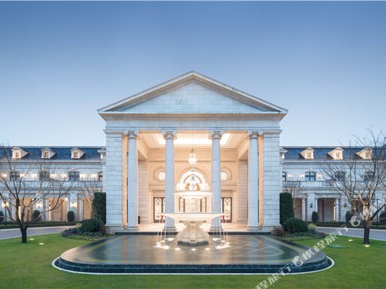 Lvcheng Taohuayuan Huanglong Resort Hotel in Hangzhou, People's Republic of China