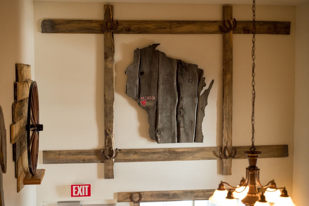 Draft Horse Inn and Suites - photo 3