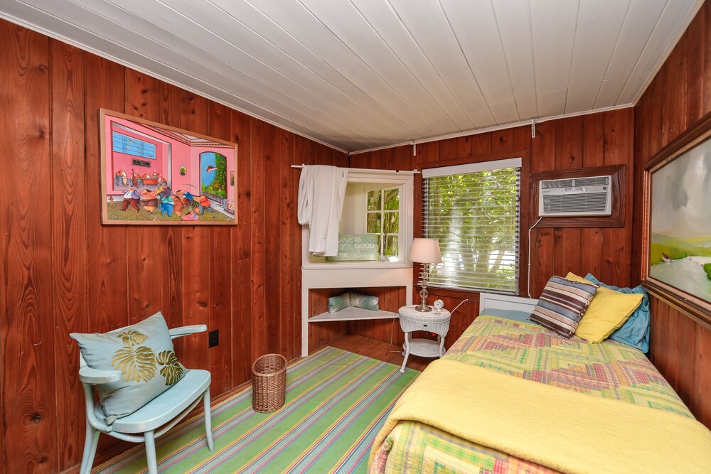 Banana Cabana and Cottage - photo 3