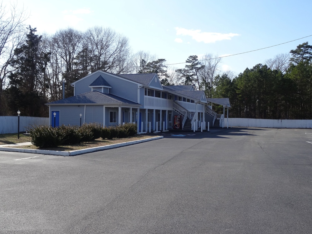 Village Inn and Suites - photo 41