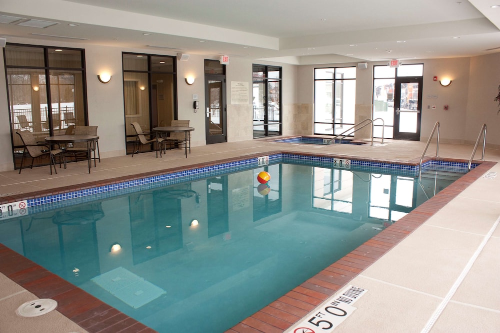 Hampton Inn Burlington - photo 12