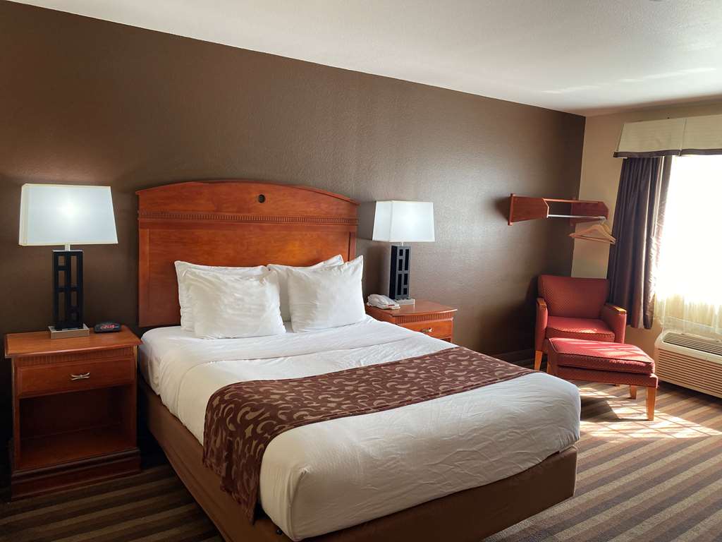 Best Western Manhattan Inn - photo 20
