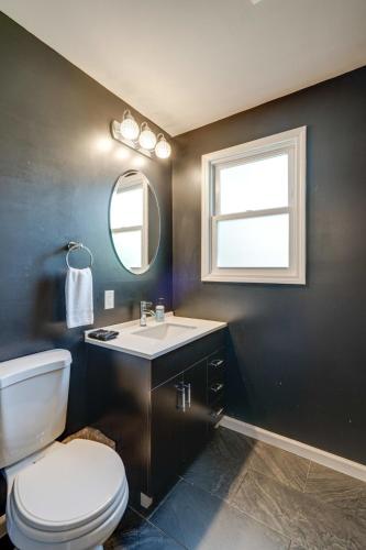 1 Story Home Fenced Yard Grill Firepit Parking Sleeps 10 Pet Friendly Smart TVs 10 Mins to Nissan Stadium & Five Points Cozy Bedrooms Outdoor Fun Perfect for Families & Groups — 4-Star Luxury Hotel in Nashville, United States