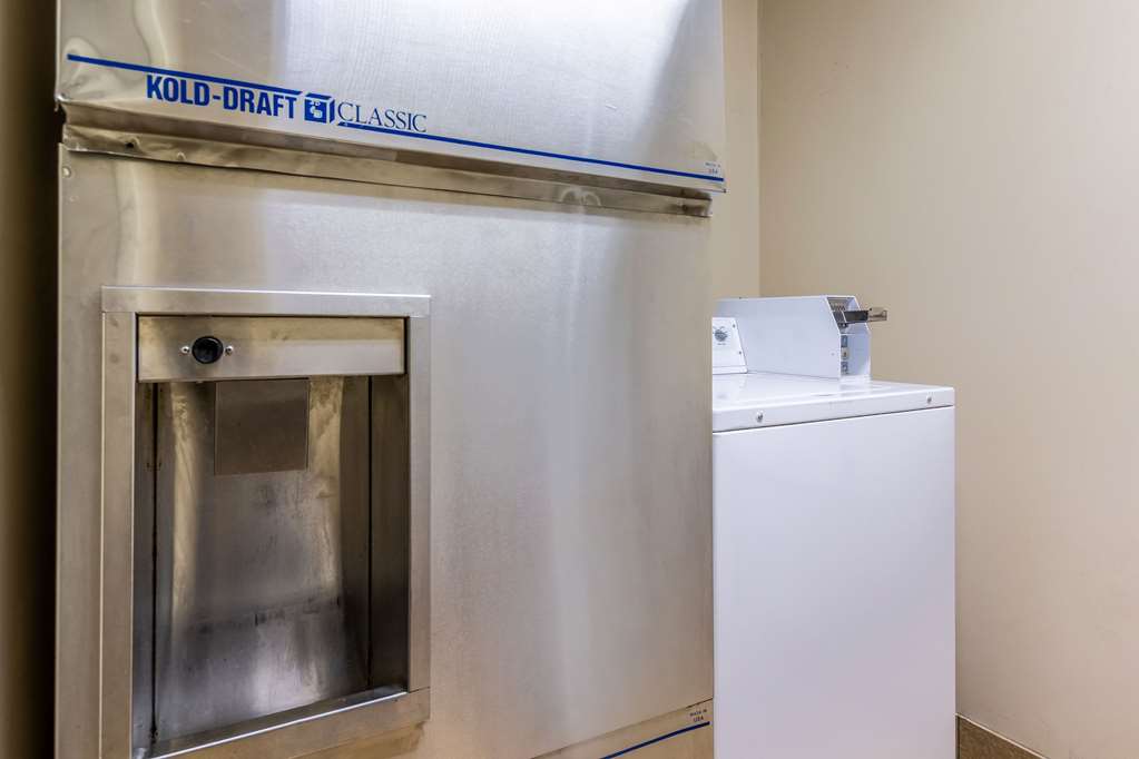 Econo Lodge Inn & Suites Evansville East - photo 21