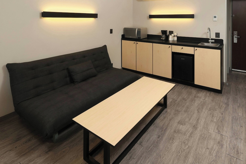 City Express Plus by Marriott Monterrey Galerias
