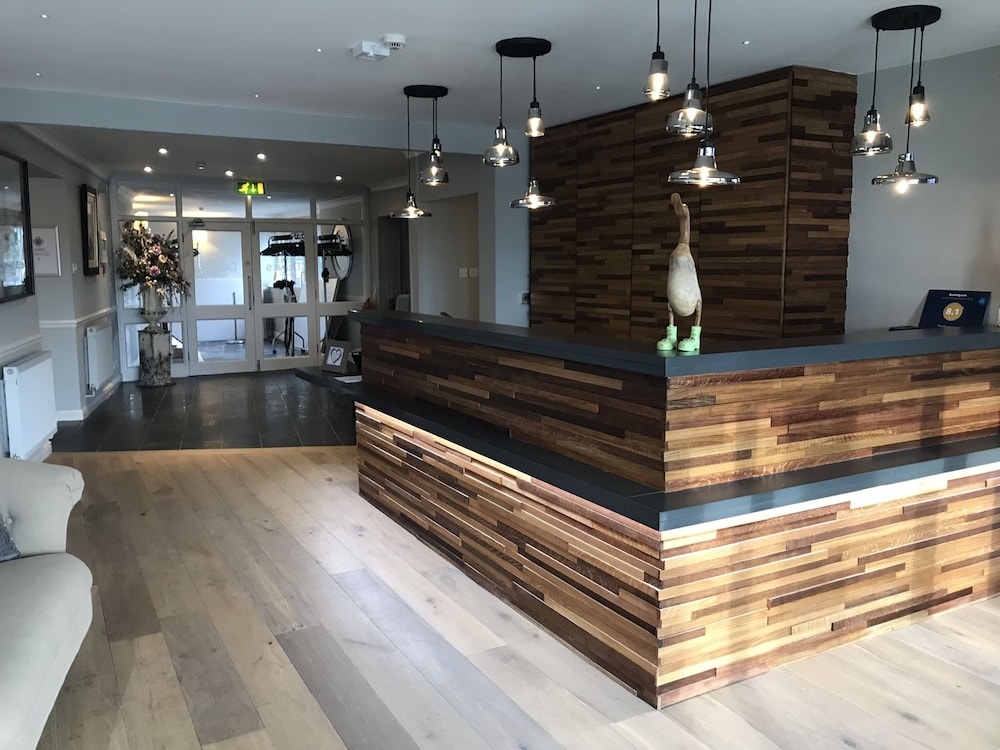The Dunes Hotel — hotel in Barrow In Furness