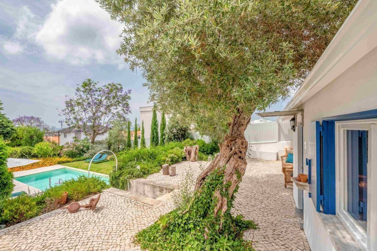 GuestReady Casa do Jacarandá — 4-Star Luxury Hotel in Paco De Arcos, Portugal
