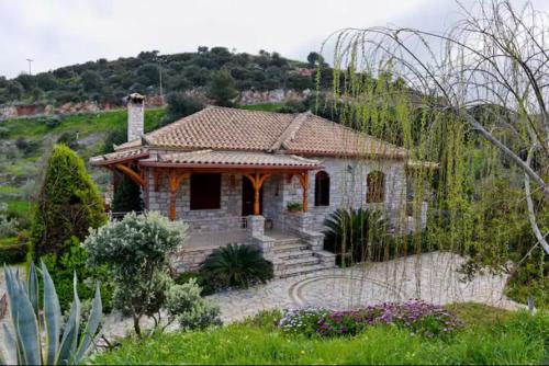 Villa Koroni — 4-Star Luxury Hotel in Kalamata, Greece