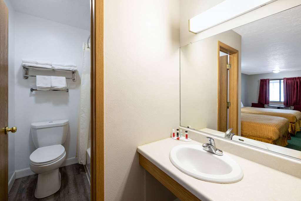 Travelodge by Wyndham Spirit Lake Okoboji - photo 21