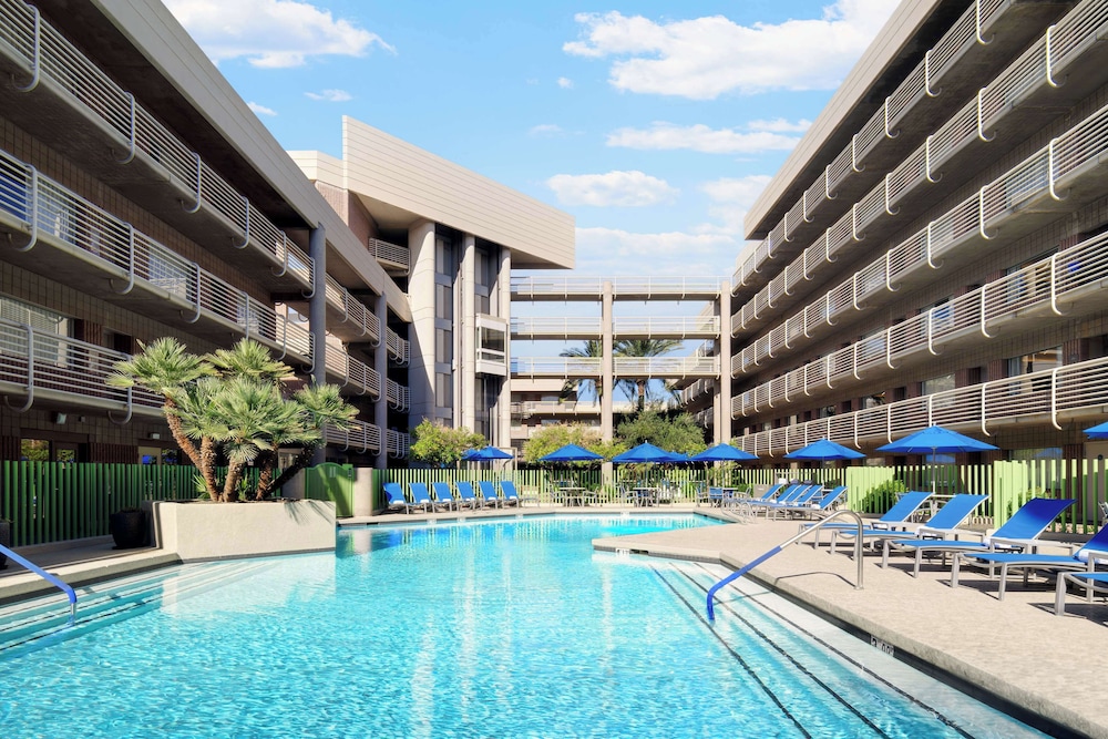 DoubleTree Suites by Hilton Phoenix - photo 32