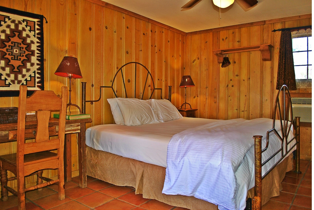 The Maverick Inn - photo 8