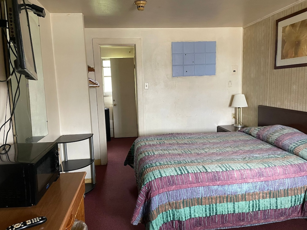 Beaver Falls Motel - photo 4