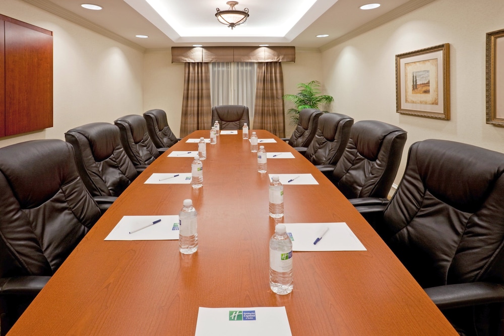 Holiday Inn Express & Suites Waxahachie by IHG - photo 43