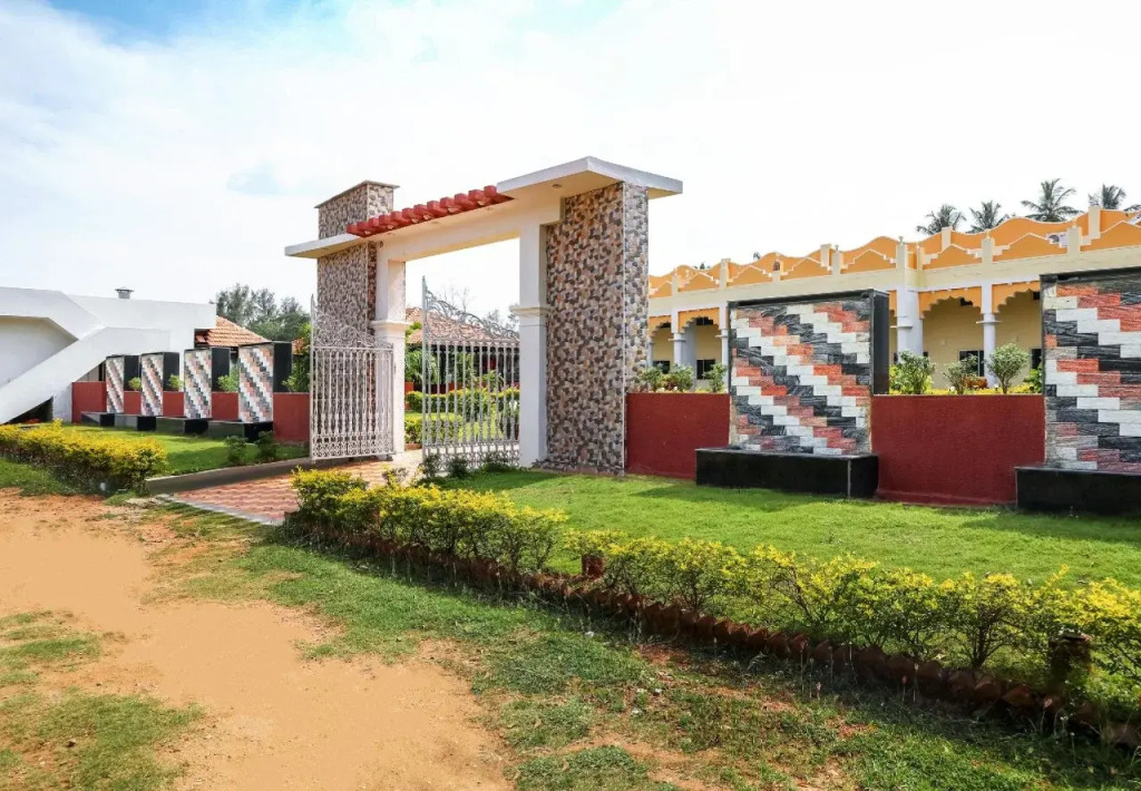 OYO 13893 Stay Simple Brindavan Resort — hotel in French Rocks