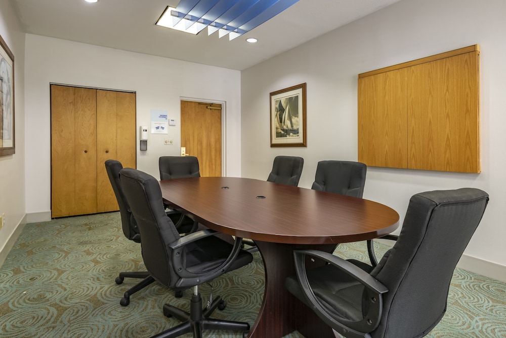 Holiday Inn Express Hotel & Suites The Villages by IHG - photo 75