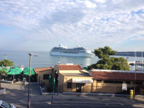 Apartment Sunny Days — 4-Star Luxury Hotel in Koper, Slovenia