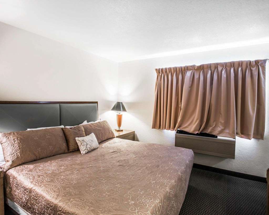 Rodeway Inn Greeley - photo 18