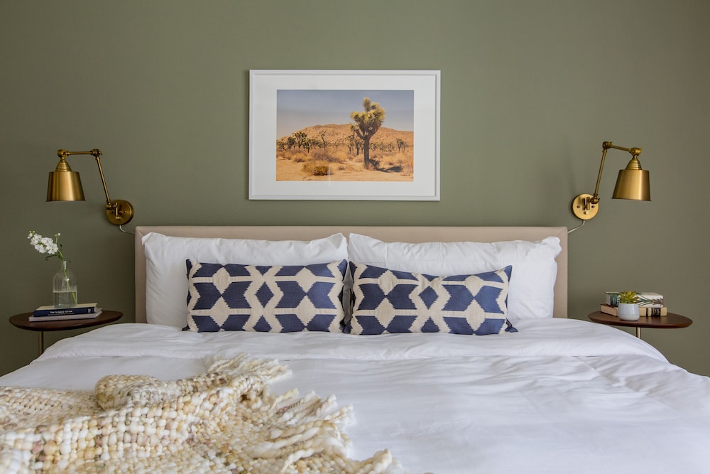Superior Point Loma Suites by Sonder - photo 17