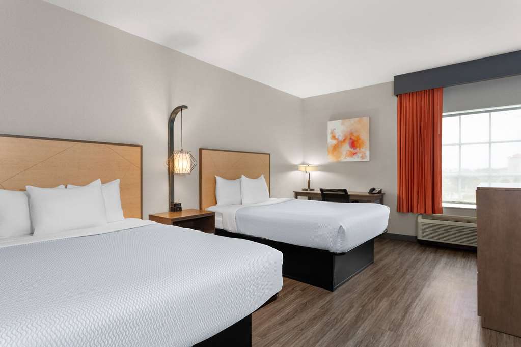 La Quinta Inn & Suites by Wyndham Ft. Pierce - photo 19