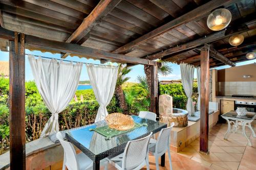 Villa a 50 metri dal mare — 4-Star Luxury Hotel in Santa Teresa Gallura, Italy