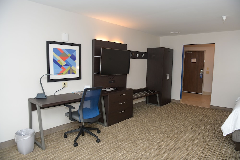 Holiday Inn Express & Suites Middletown by IHG - photo 11