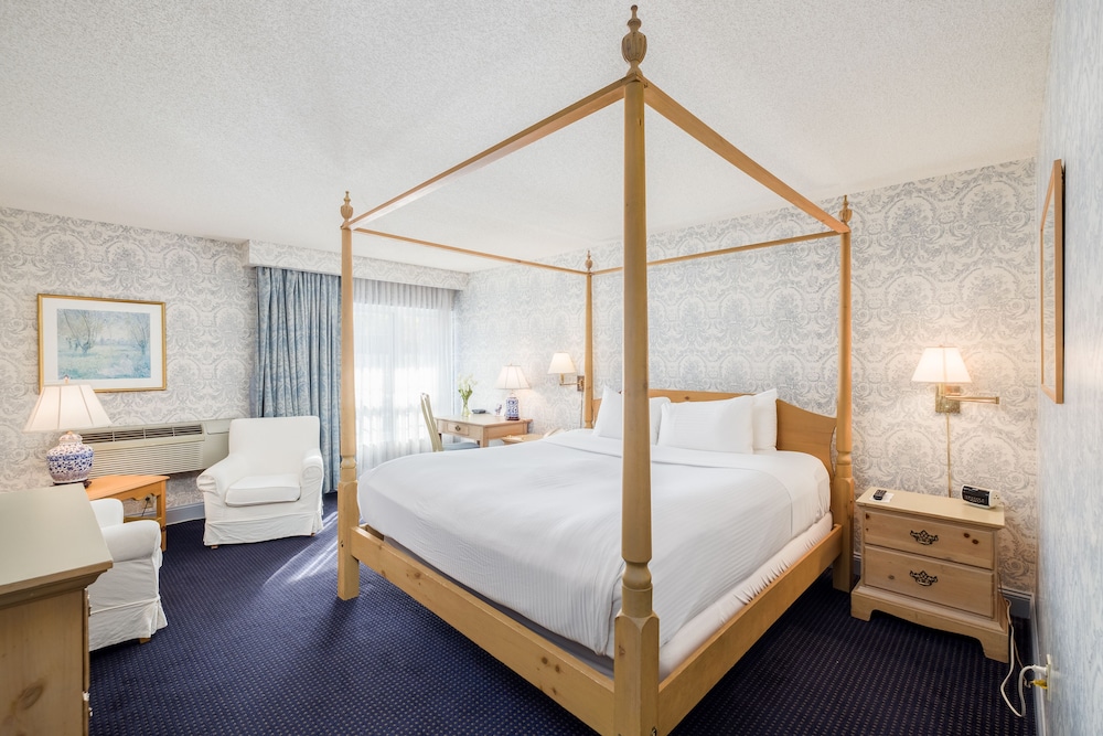 The Farmington Inn & Suites - photo 11