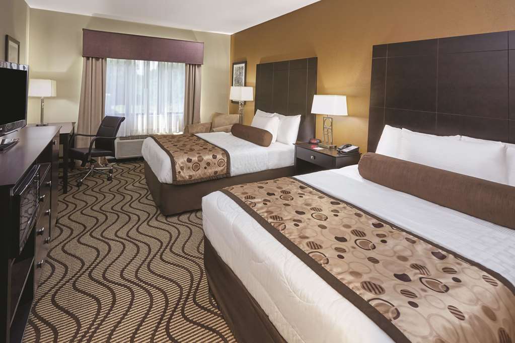 La Quinta Inn & Suites by Wyndham South Bend - photo 10