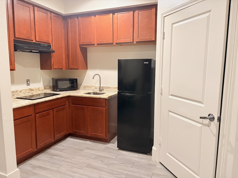 Americas Best Value Inn & Suites Houston Veterans Memorial - photo 9