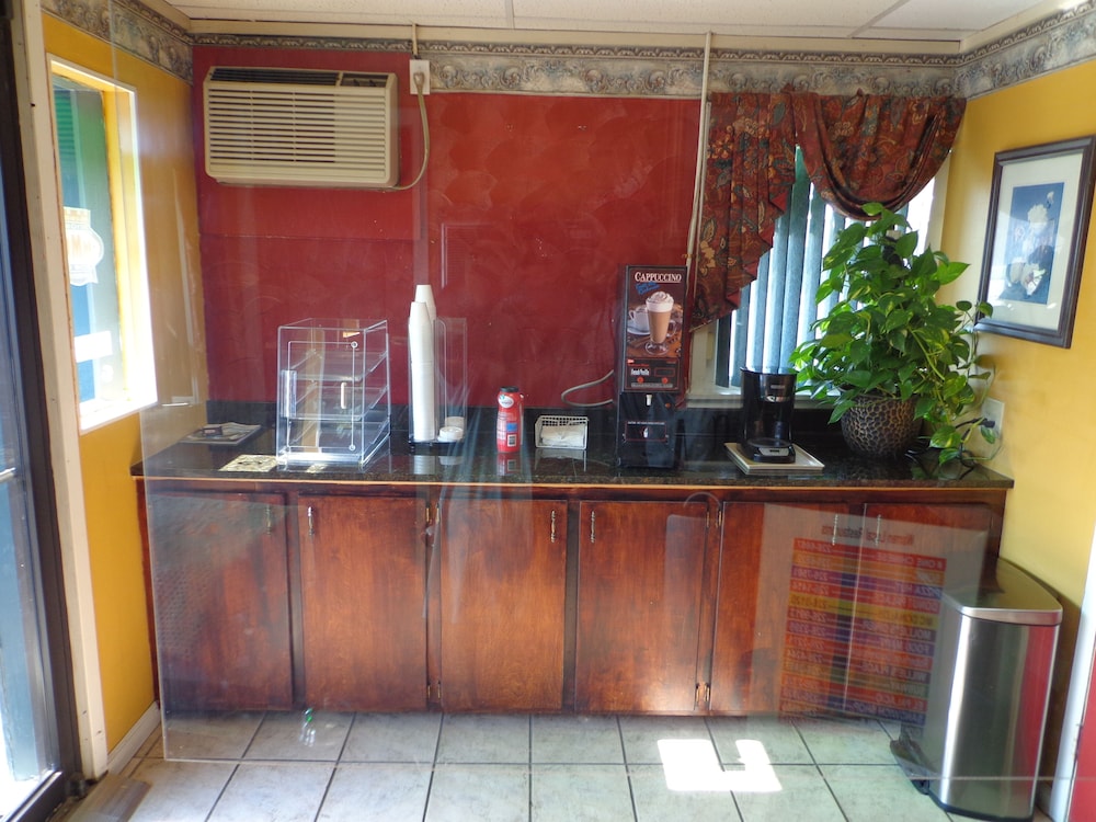 Economy Inn Express Warren - photo 18