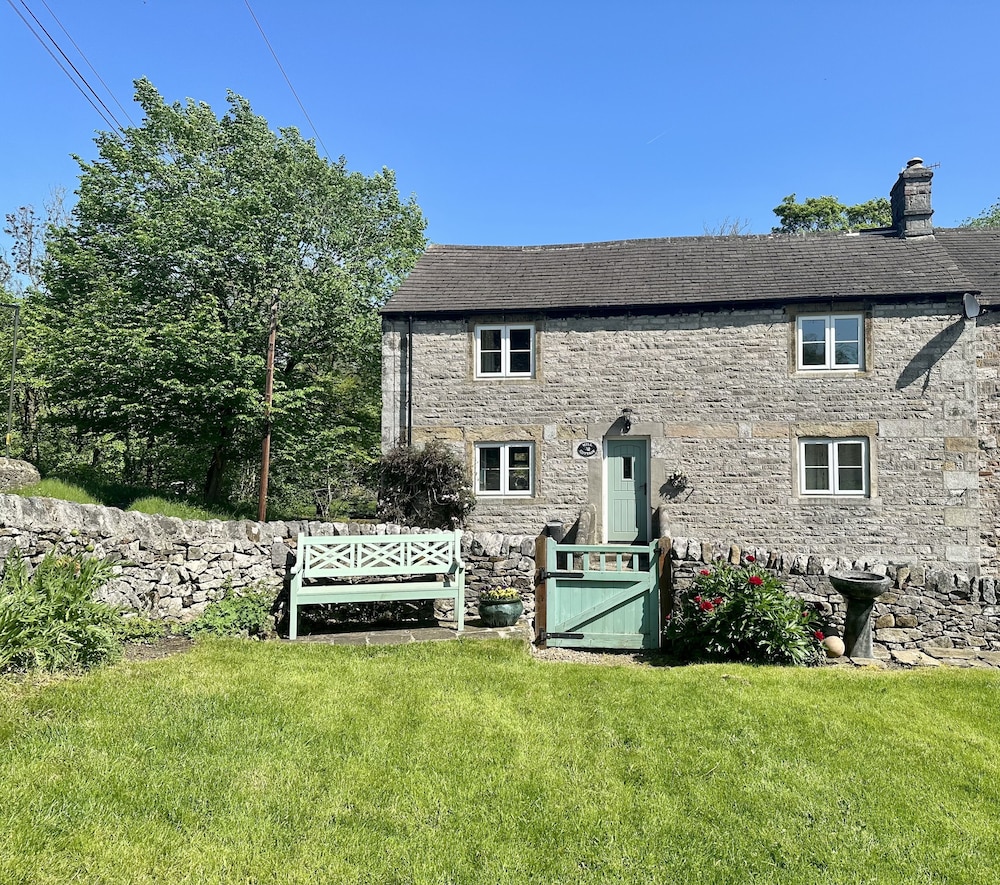 Mill Cottage — 4-Star Luxury Hotel in Hope, United Kingdom