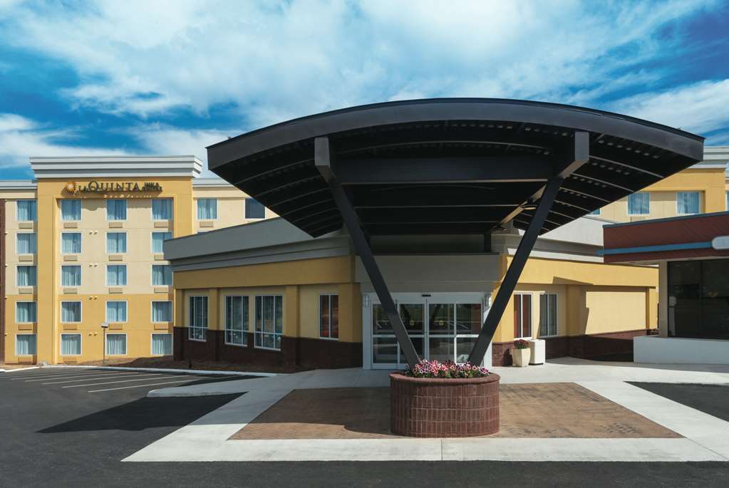 La Quinta Inn & Suites by Wyndham Lynchburg at Liberty Univ. - photo 3