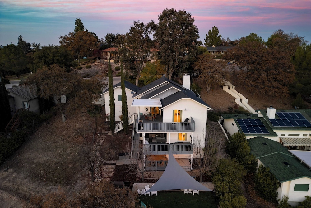 Terrace Hill Modern Paso Robles Escape Near Wineries Dining and Hot Springs in Paso Robles, United States