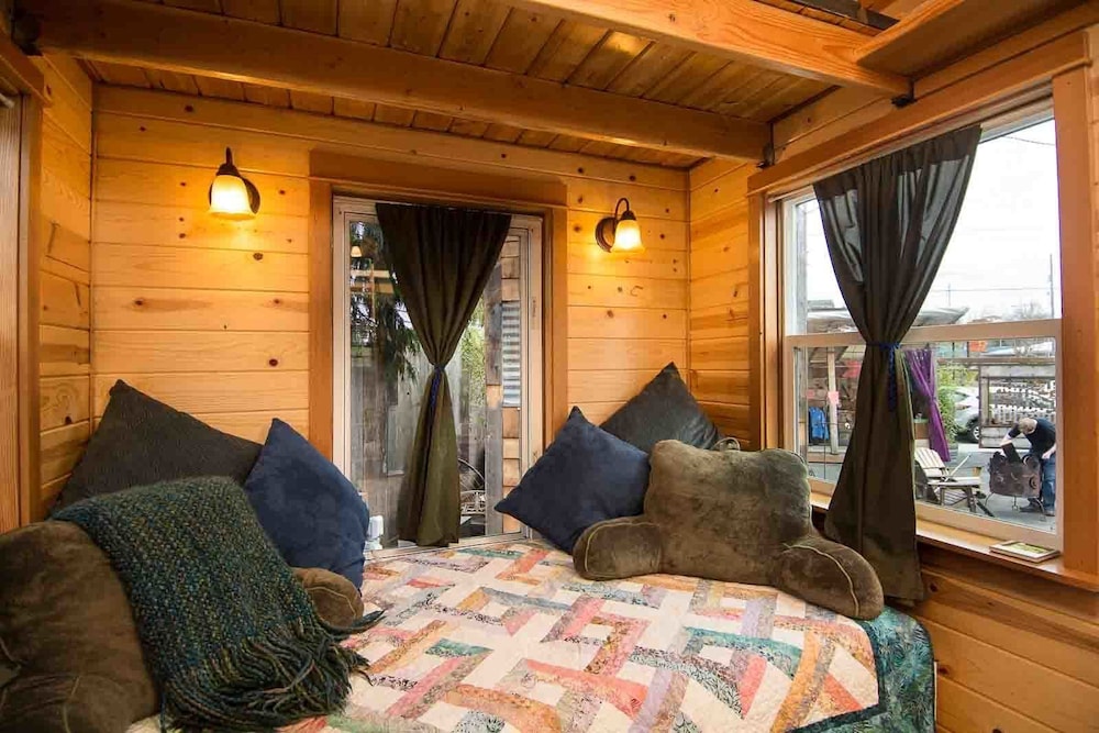 Caravan The Tiny House Hotel - photo 14