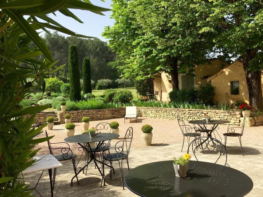 Mas Predon - carbon neutral hotel in Saint-Etienne-Du-Gres