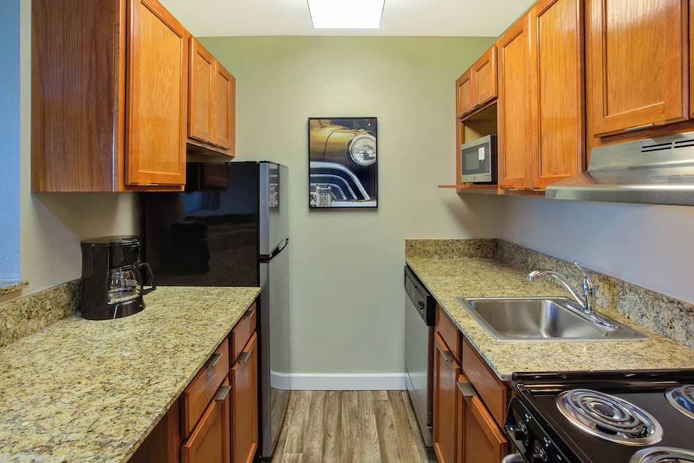 TownePlace Suites Detroit Sterling Heights - photo 12