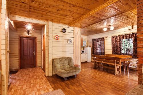 Cottages Sim Vitriv - carbon neutral hotel in Truskavets'