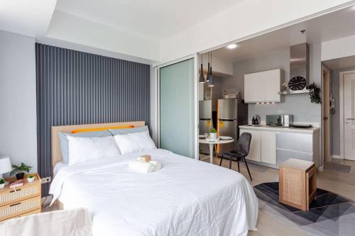 Cee Staycation in the City Azure Maui Penthouse — 4-Star Luxury Hotel in Manila, Philippines