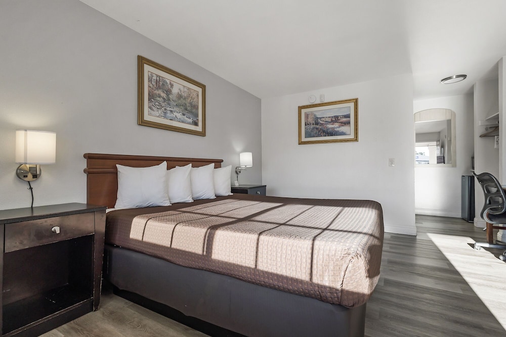 Grace Light Inn - photo 14